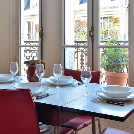 Sophisticated Typically Parisian Flat - Welkeys